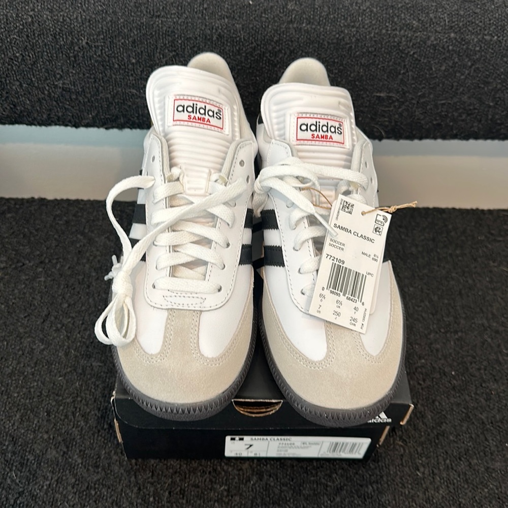 Adidas white sambas US men’s size 7